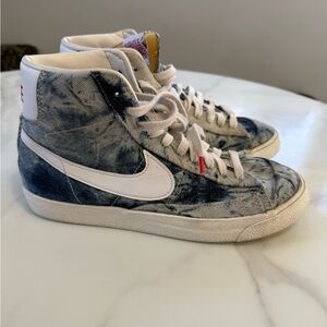 Nike  blazer mid 77 high -Top Acid-Wash Denim Sneakers with White Swoosh